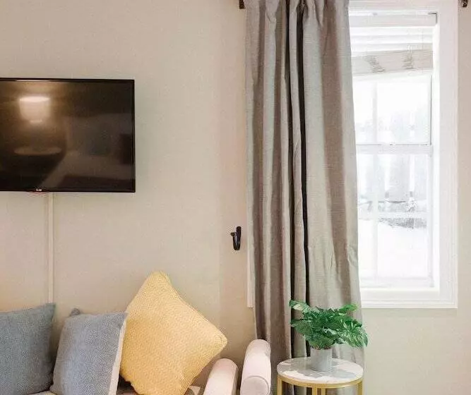 هتل The Rock House