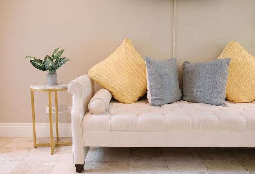 هتل The Rock House