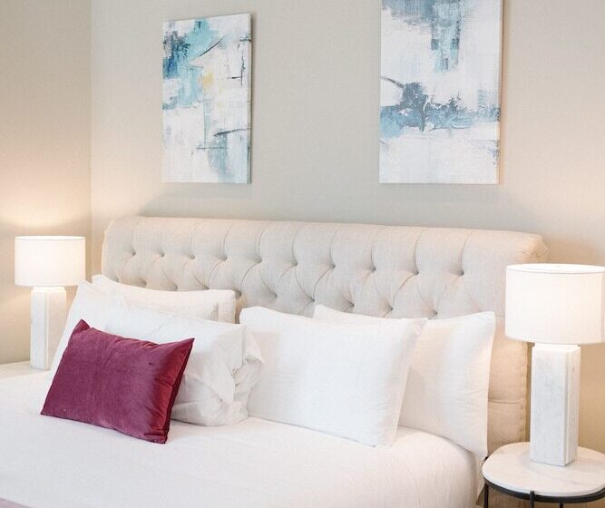 هتل The Rock House