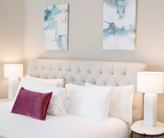 هتل The Rock House