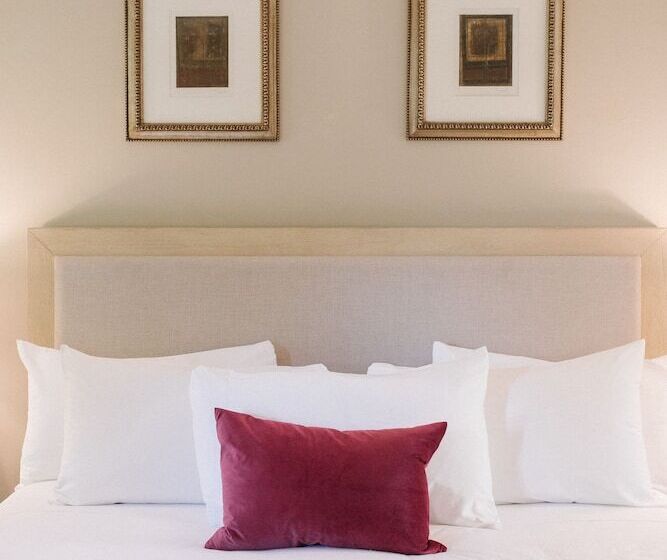 هتل The Rock House