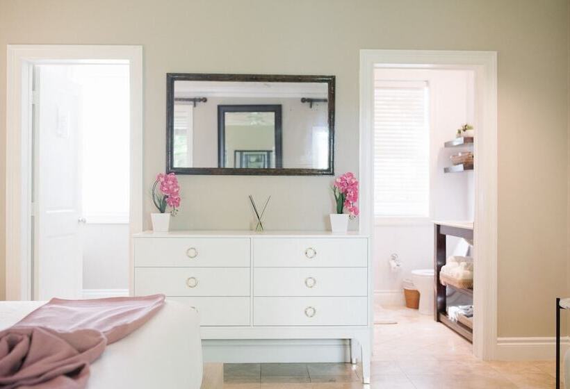 هتل The Rock House