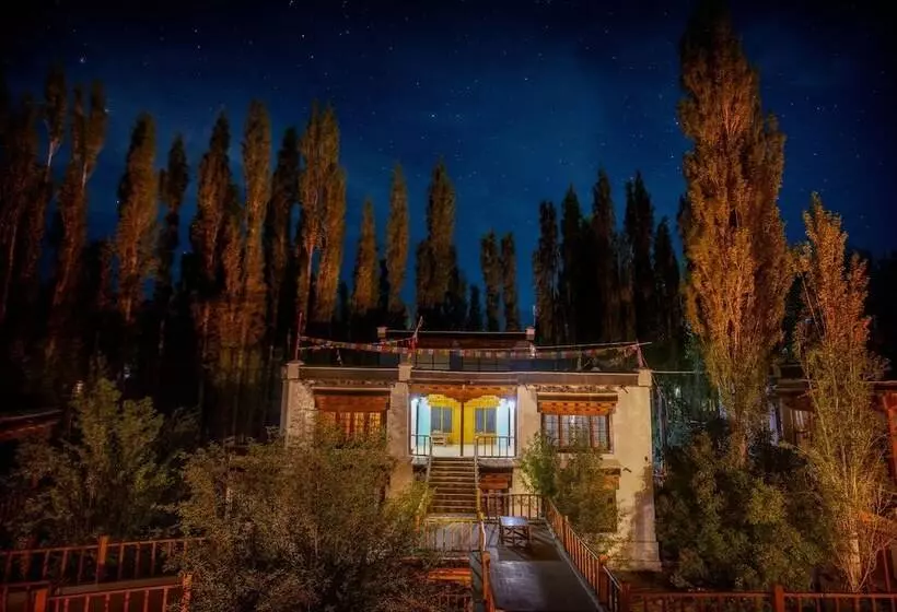 호텔 Lha Ri Sa Resort