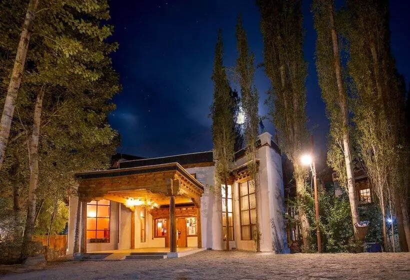 호텔 Lha Ri Sa Resort