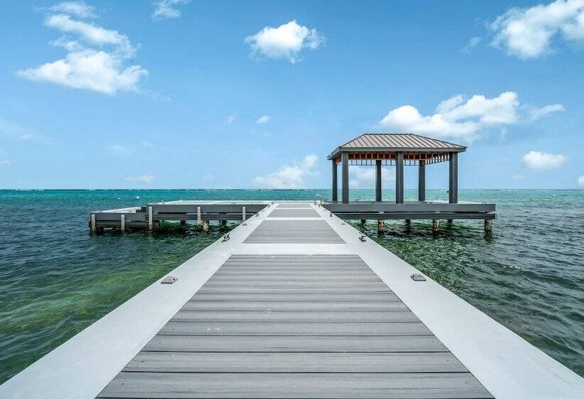 هتل Club Suites At Rum Point