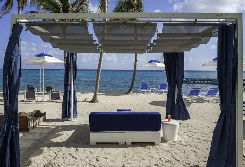 هتل Club Suites At Rum Point