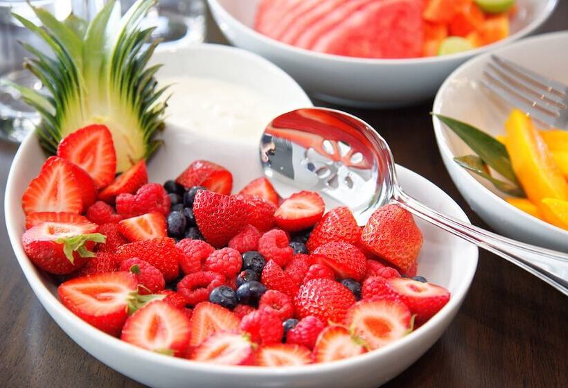 هتل Club Suites At Rum Point