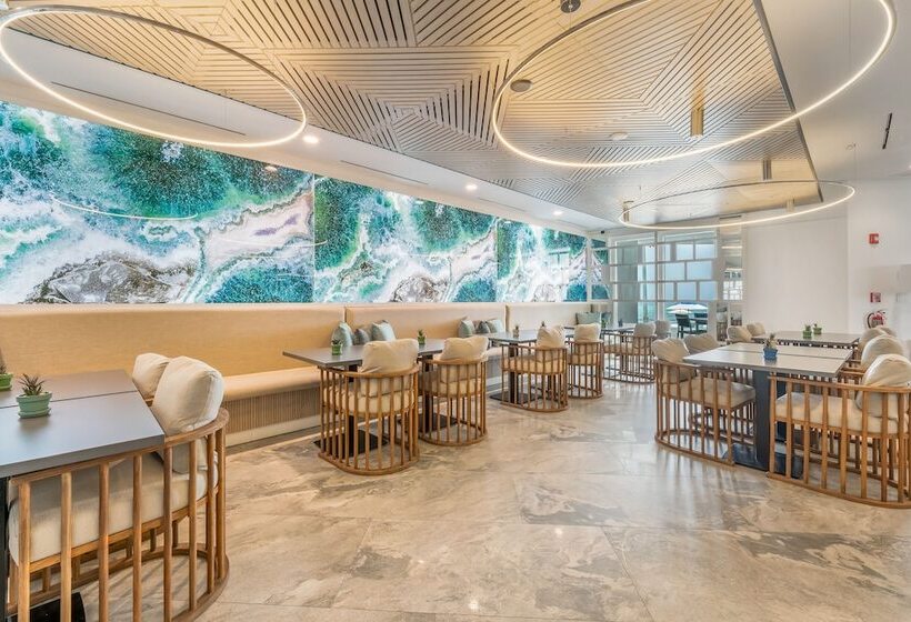 هتل Club Suites At Rum Point