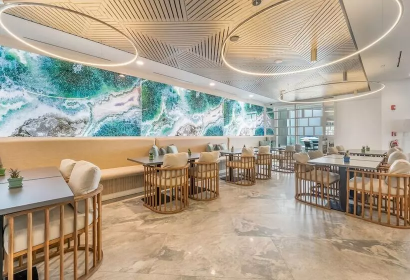 هتل Club Suites At Rum Point