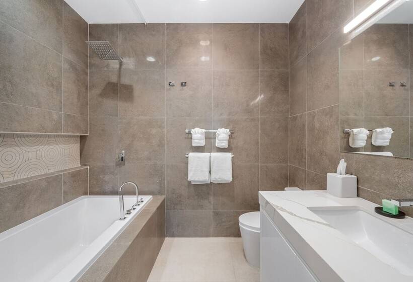 هتل Club Suites At Rum Point