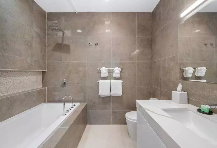 هتل Club Suites At Rum Point