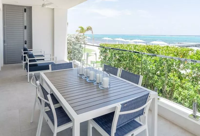 هتل Club Suites At Rum Point