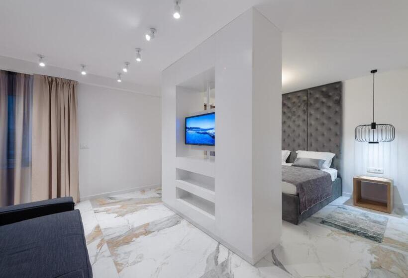 ペンション Royal Luxury Room