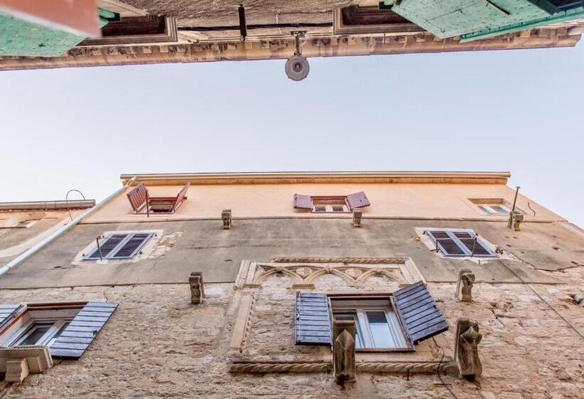 ペンション Royal Luxury Room