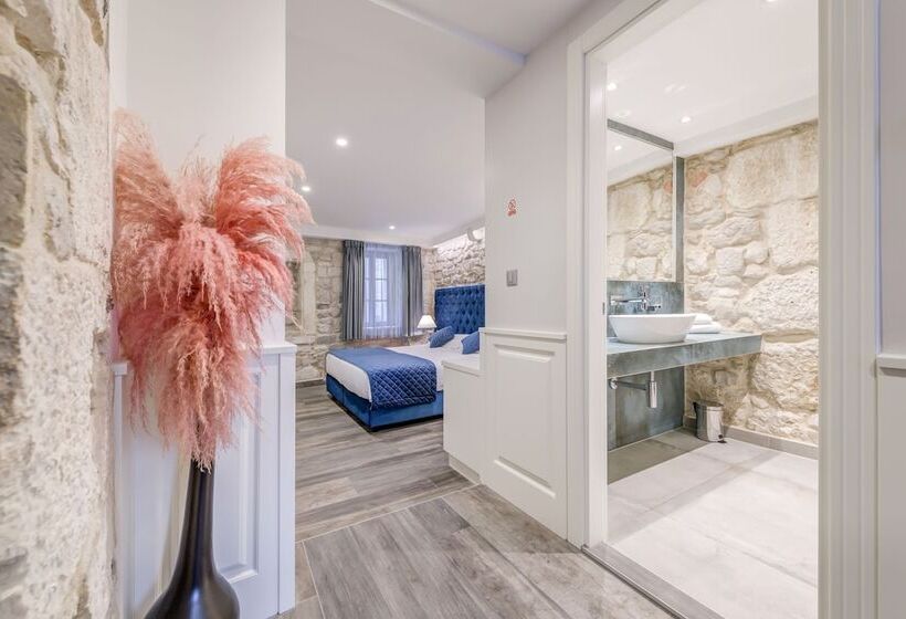 ペンション Royal Luxury Room