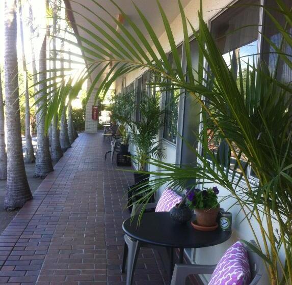 Airport Riverview Motel