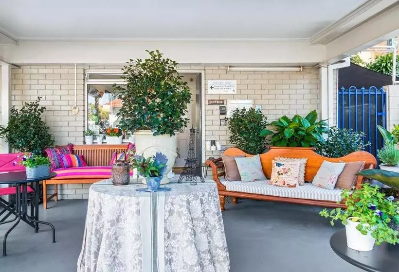 Airport Riverview Motel