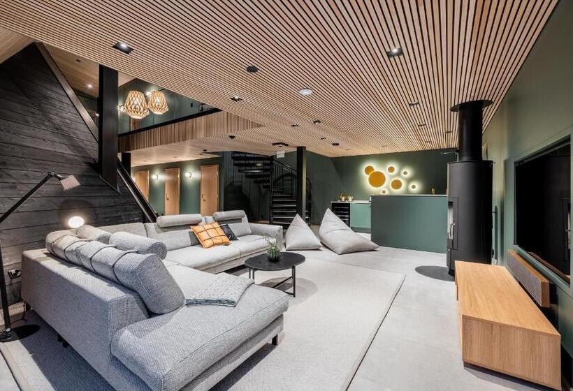 בית מלון כפרי Glass Resort