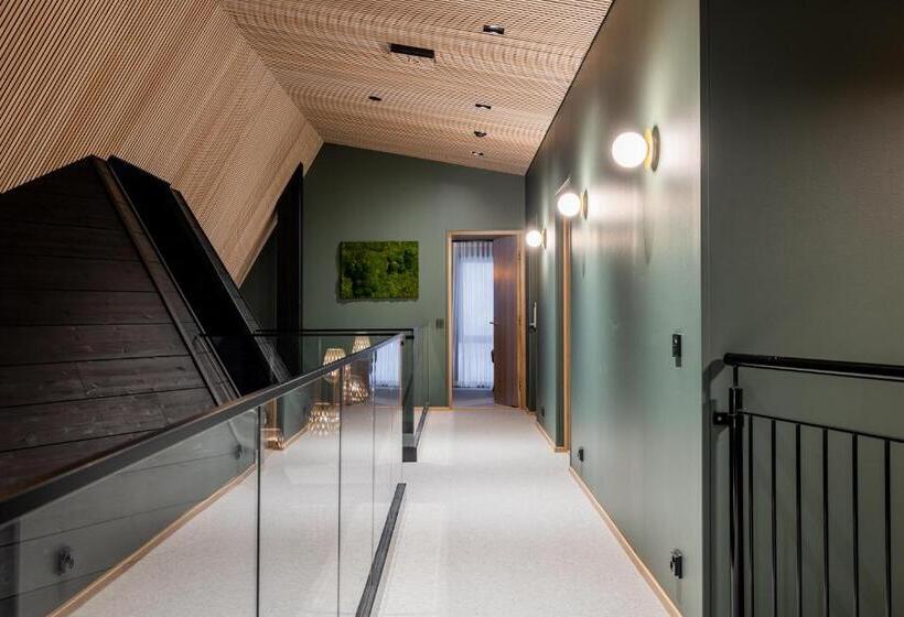 בית מלון כפרי Glass Resort