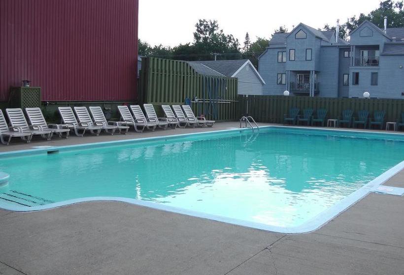 בית מלון כפרי Holiday Villa Resorts   Beaupre Mont Sainte Anne