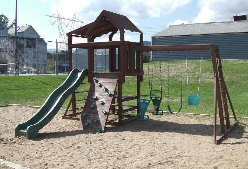 בית מלון כפרי Holiday Villa Resorts   Beaupre Mont Sainte Anne