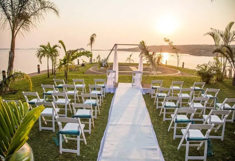 هتل Lake Safari Lodge