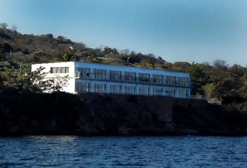 هتل Lake Safari Lodge