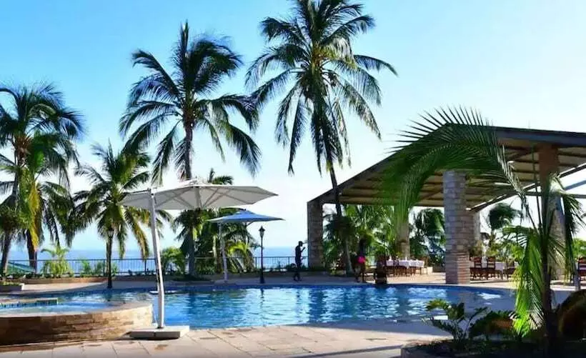 هتل Lake Safari Lodge