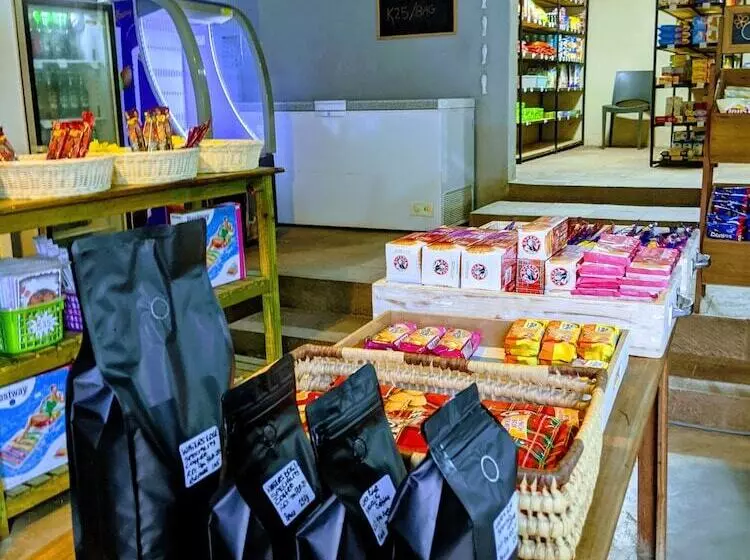 هتل Lake Safari Lodge