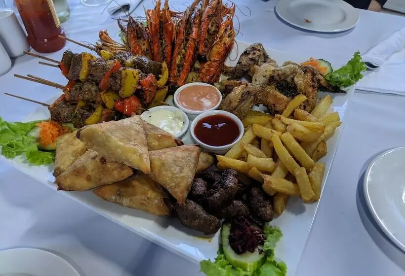 هتل Lake Safari Lodge