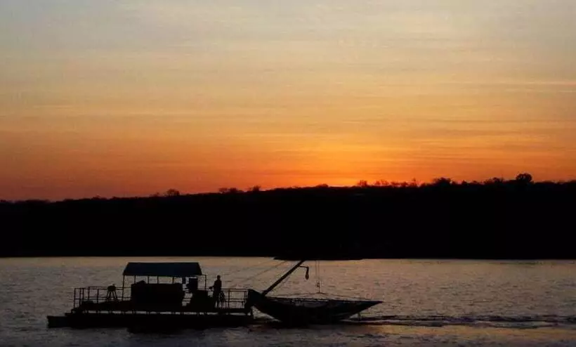 هتل Lake Safari Lodge