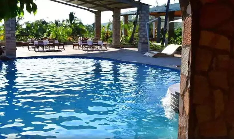 هتل Lake Safari Lodge