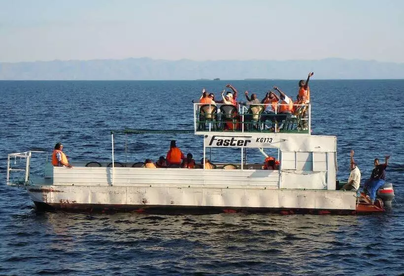 هتل Lake Safari Lodge