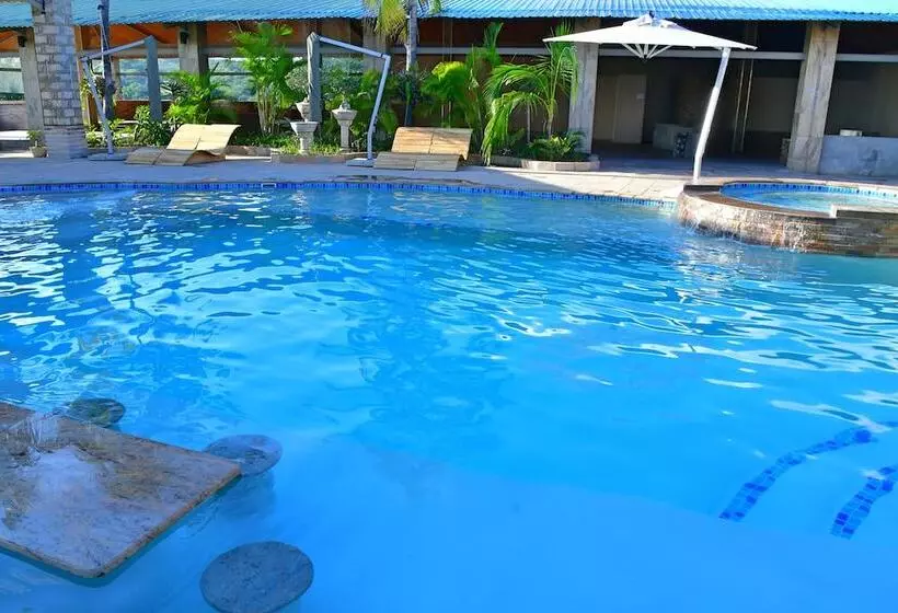 هتل Lake Safari Lodge