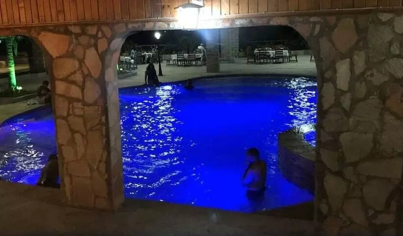 هتل Lake Safari Lodge