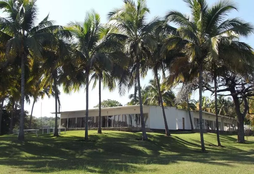 هتل Lake Safari Lodge