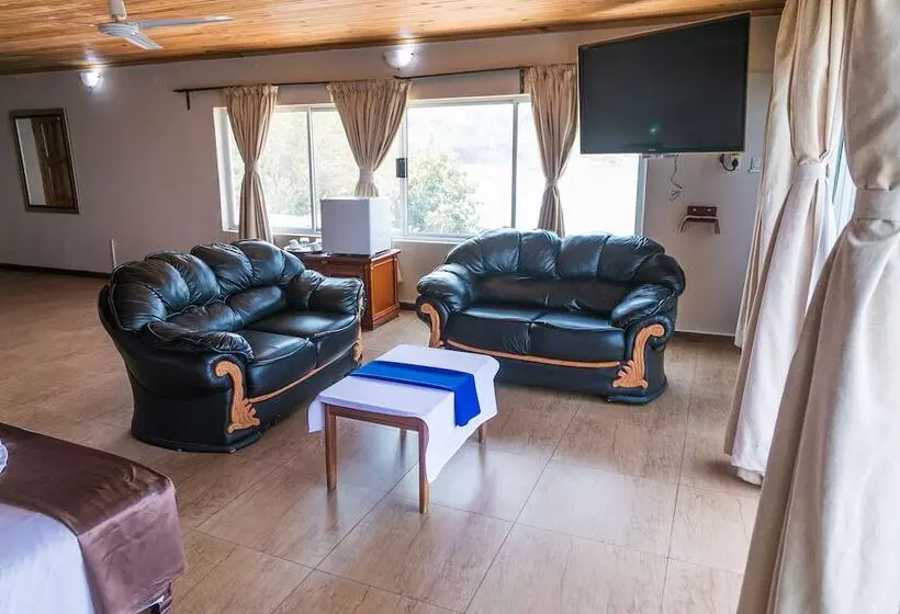 هتل Lake Safari Lodge