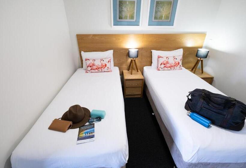 Отель Oshen Holiday Apartments Yeppoon