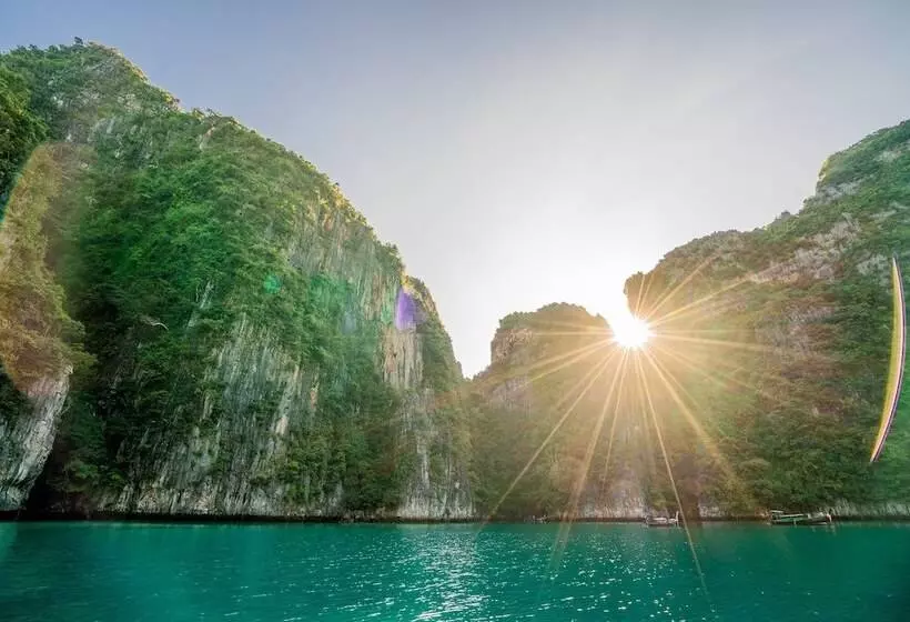 Отель Phi Phi Anita Resort