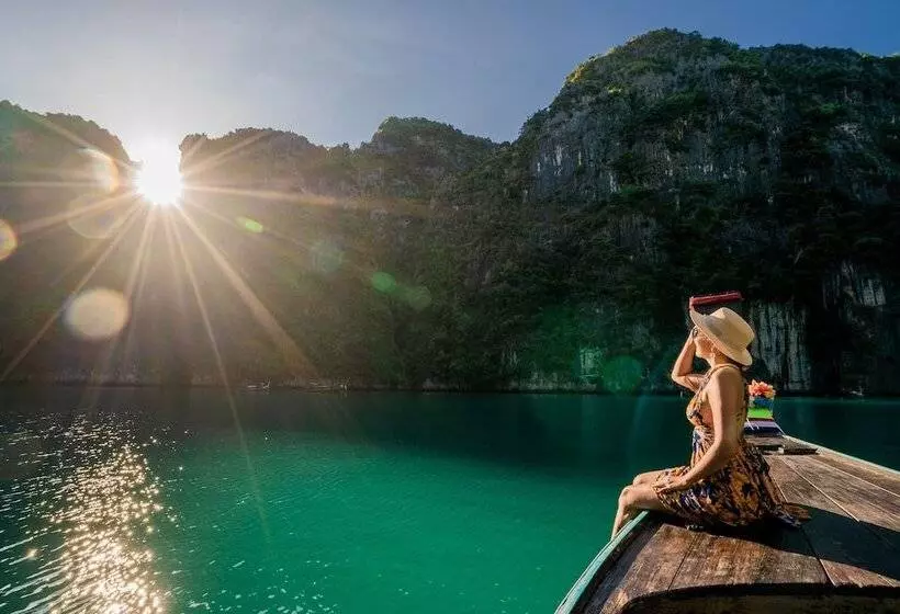 Отель Phi Phi Anita Resort