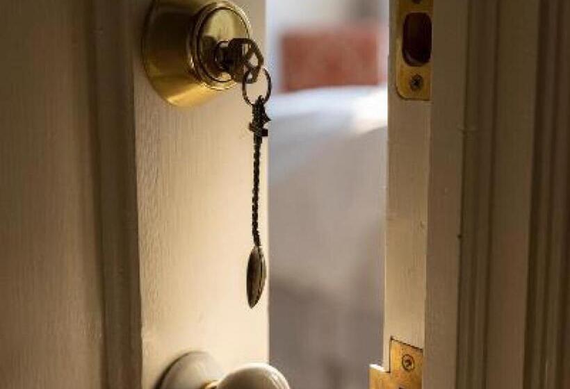 Отель Stewart House