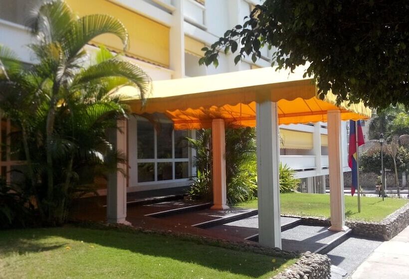 هتل Vallclaire Suites