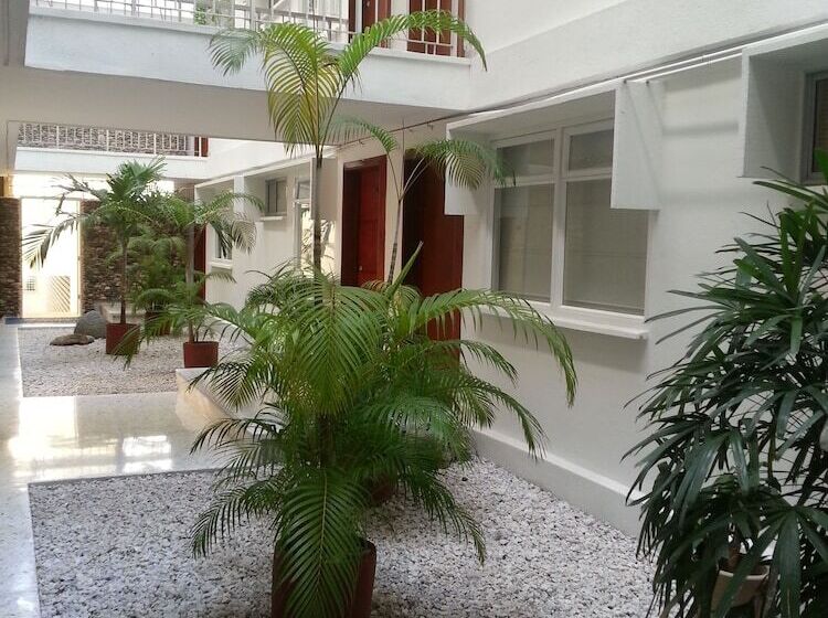 هتل Vallclaire Suites