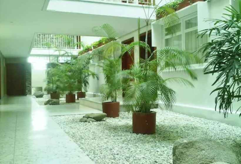 هتل Vallclaire Suites