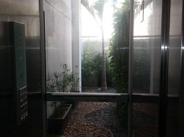 هتل Vallclaire Suites