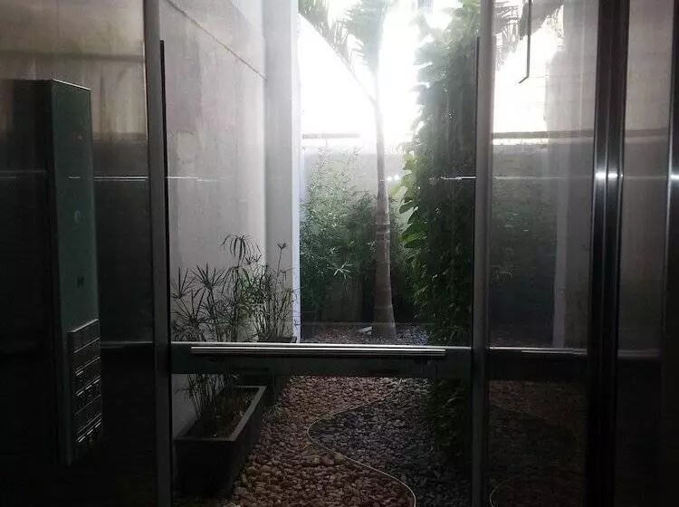 هتل Vallclaire Suites