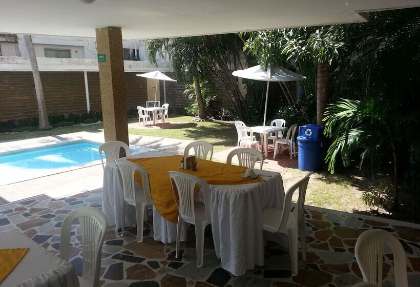 هتل Vallclaire Suites