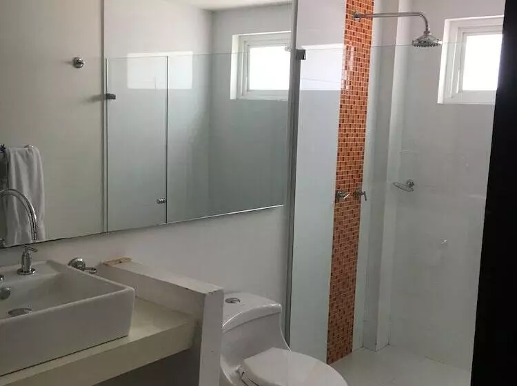 هتل Vallclaire Suites