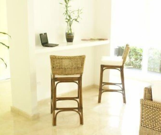 هتل Vallclaire Suites