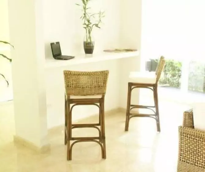 هتل Vallclaire Suites